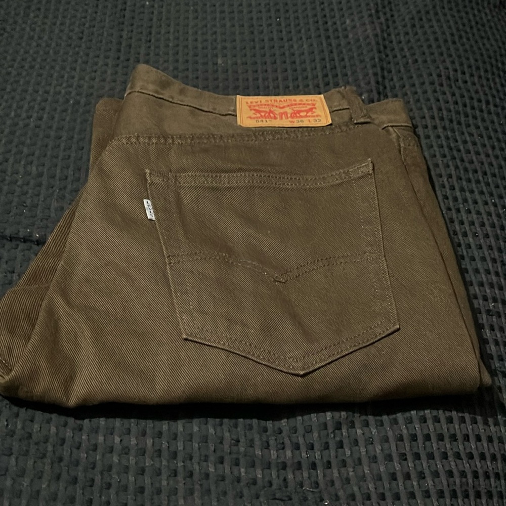Levi Strauss & Co #541 W- 38 L- 32 dark brown tan ripped straight fit Jean